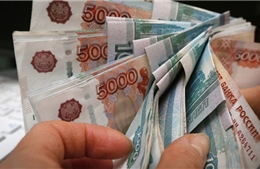 Đồng ruble Nga lên giá cao nhất năm